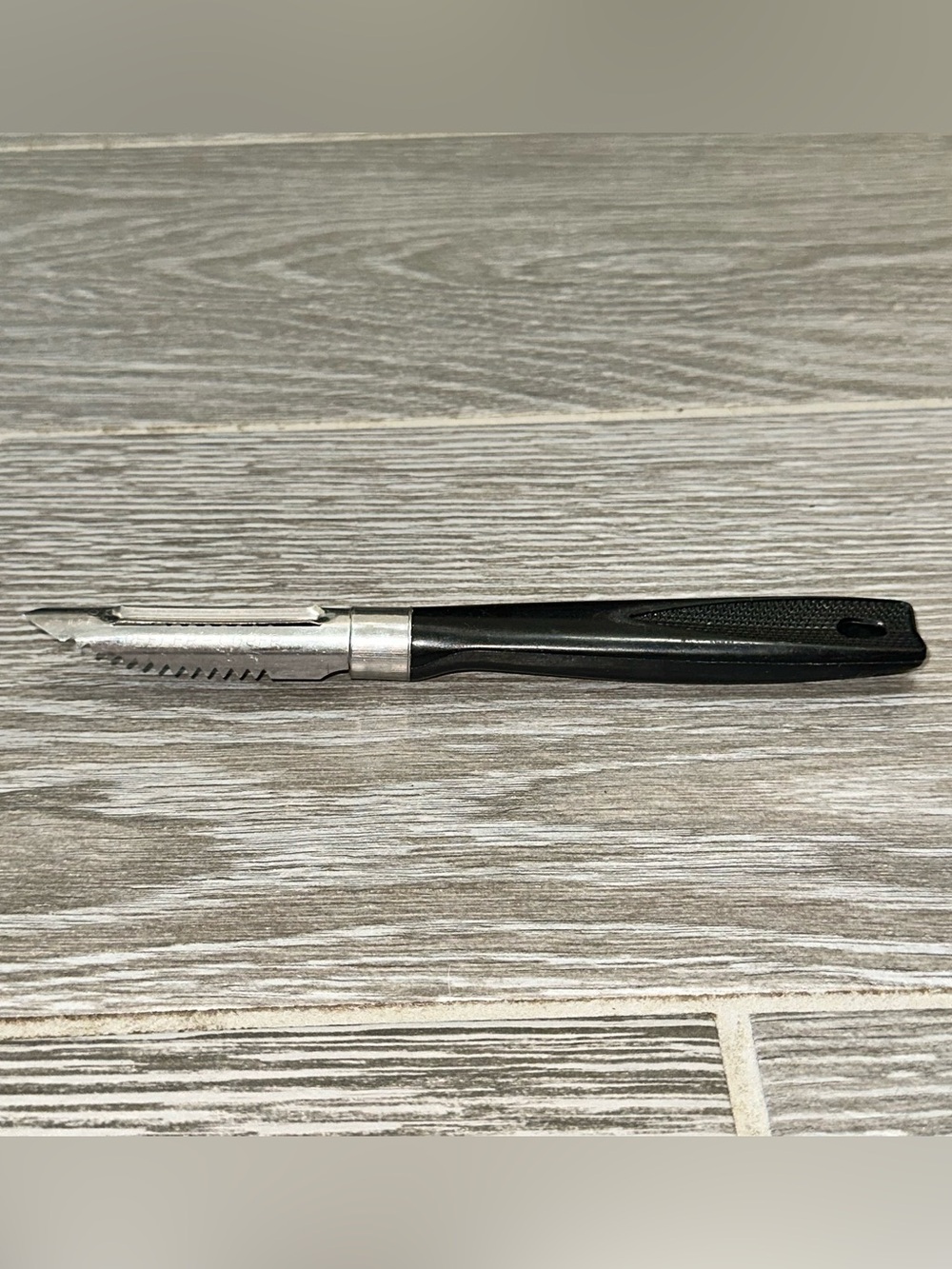 Vintage Ekco Stainless Steel Vegetable Fruit Peeler Corer Serrated Blade Black